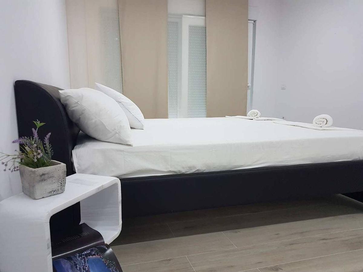 Rooms Lanterna Метайна Екстериор снимка